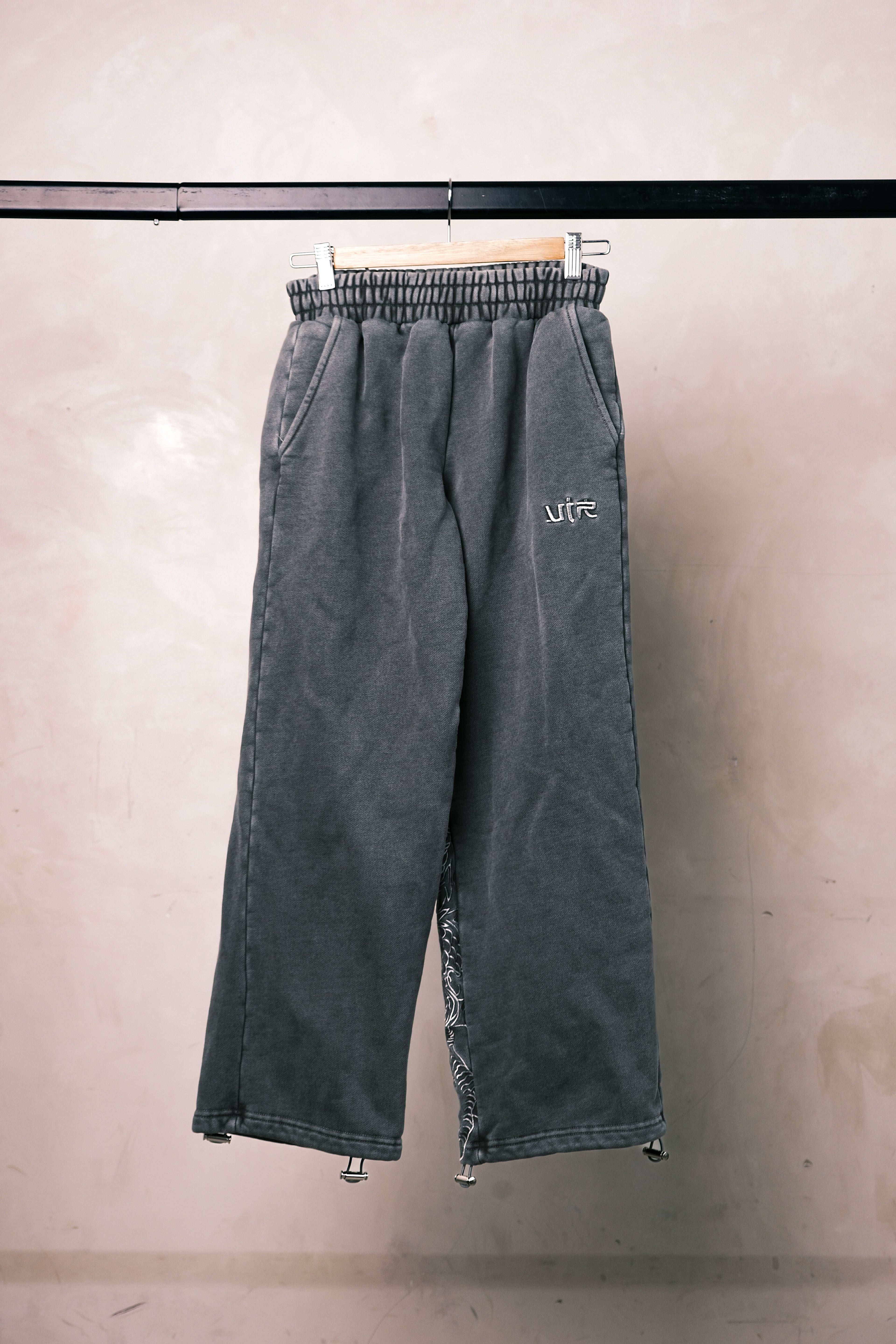 Carbon reflection joggers